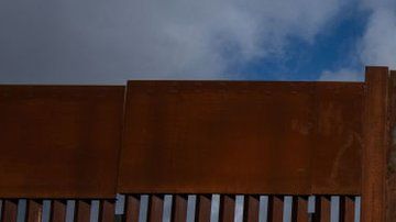 Ya existen más de 1,000 kilómetros de muros, vallas y barreras.