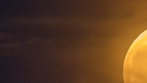Una super luna detrás del Monumento a Washington, el 23 de junio de 2013.