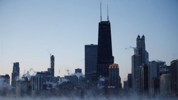 Chicago es la tercera ciudad más grande de la nación con un poco más de 2.7 millones de habitantes y con una baja estimada en 7,073 de 2017 a 2018.