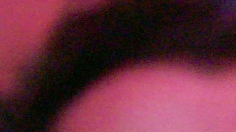 Fotograma cedido por Netflix donde aparece la congresista Alexandria Ocasio-Cortez, durante una escena de "Knock Down the House".