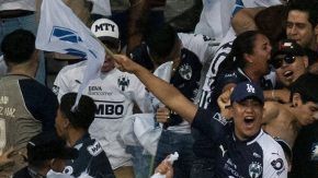 Jugadores de Rayados de Monterrey festejan el gol que les dio el título en la final de la Concachampions contra los Tigres.