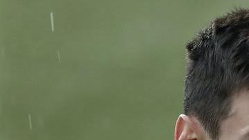 Lionel Messi le propinó un golpe en la cabeza a Fabinho en la ida