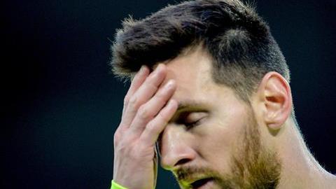 Messi se lamenta tras la eliminación del Barcelona en la Champions League