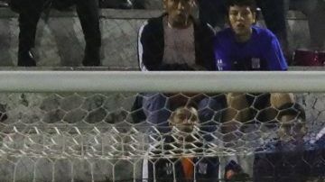 El arquero del Palestino chileno Ignacio González no vio venir un balón que rechazó segundos antes.