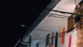 Derrumbes tras fuerte sismo en Perú.