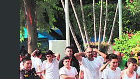 Cinco de los 11 acusados continuarán el juicio en libertad tras pagar una fianza de $1,000.