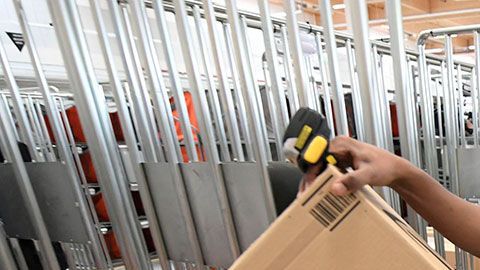 Los empleados también recibirán tres meses de sus sueldo como parte de su liquidación.