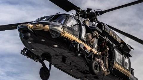 Un helicóptero de CBP salió en su búsqueda y lo rescató.