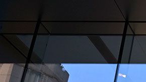 Apple no permite que se vendan apps para sus productos fuera de su App Store, por lo que se le acusa de prácticas monopólicas.