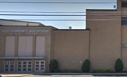 Posponen graduación en escuela secundaria Argo Community en el suburbio de Summit en Illinois.