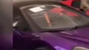 Autos de lujo fueron incautados en el operativo.