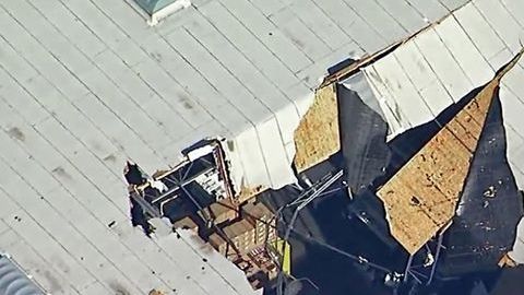 Al menos cinco personas que estaban en tierra en el lugar del siniestro resultaron heridas leves.