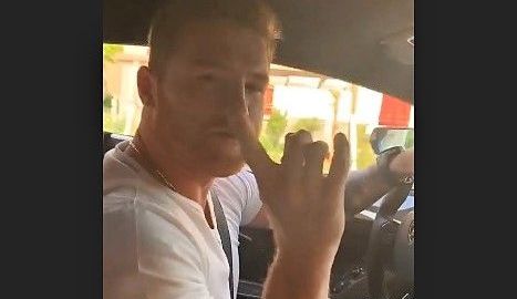 El boxeador mexicano Saúl Canelo Álvarez se pasea por Francia en su Lamborghini.