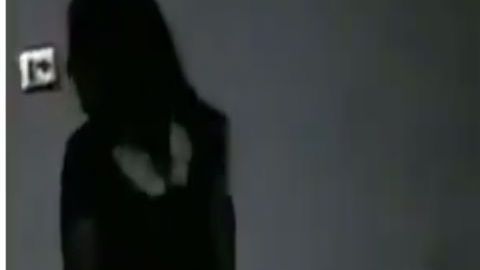 Cártel de Sinaloa reprende a presuntos ladrones ni mujeres se salvan de brutales nalgadas con tablas