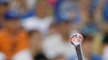 El cubano Yoenis Cespedes de los New York Mets se perderá todo el 2019.
