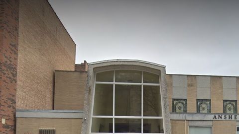 Según la Policía, un hombre lanzó tres cócteles Molotov en la congregación Anshe Sholom B'nai en el vecindario de Lakeview y luego salió corriendo.