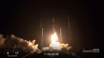 SpaceX  coloca 30 satélites de Internet en el espacio.