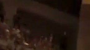 El presidente Trump entregó el trofeo al campeón.