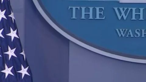 Cissna es hijo de una inmigrante peruana.