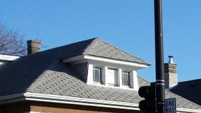 La Policía está advirtiendo a los residentes de Grand Crossing que estén al tanto de sus alrededores .