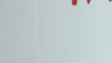 Trevor Engelson junto a Tracey Kurlan.