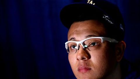 Julio Urías está acusado de violencia doméstica