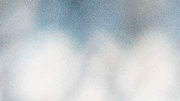 ¿Quién es en realidad la mujer que apareció en su felicitación?