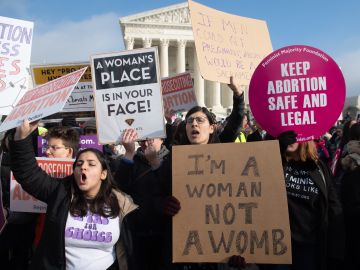 La organización de derechos contra el aborto Pro-Life Action League emitió un comunicado en el que sugiere que se deberían usar $500,000 para ofrecer más servicios a las familias afroamericanas y latinas.