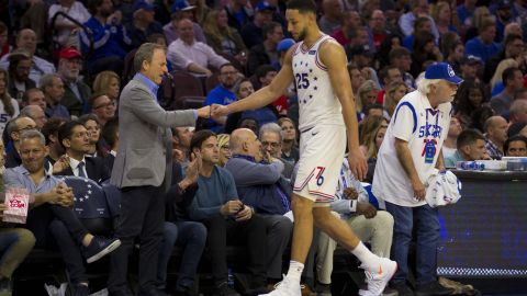 Simmons juega con los Sixers de Filadelfia.