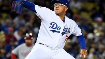 El pitcher mexicano Julio Urías no podrá jugar con Los Angeles Dodgers mientras esté bajo investigación