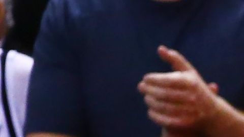 Drake bailando 'Hotline Bling' enfrente de Klay Thompson.