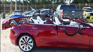 Así quedó el Tesla Model 3 después de chocar con un camión de transporte en marzo... imaginarás lo que le ocurrió al conducto
