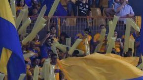 La afición de Tigres recibió con euforia a su equipo durante la madrugada en Monterrey.