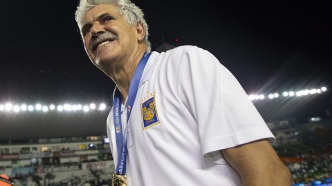 Aficionados de los Tigres de la UANL quieren homenajear al Tuca Ferretti..