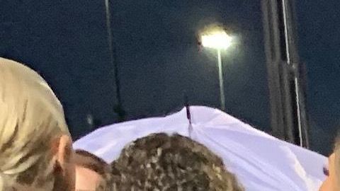 La joven rodeada de su madre Toshiko Yoneyama (d), su hermano y su abuelo (i), que han sido su apoyo siempre.  / Foto: Suministrada