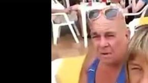 Steve Dymond junto con su esposa.