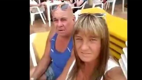 Steve Dymond junto con su esposa.