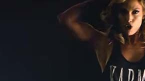 La versión remix estuvo a cargo del DJ y productor estadounidense Steve Aoki.