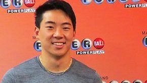 Jing Jung fue con su hijo a buscar el premio. Cortesía Powerball