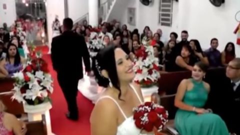 La novia se veía nerviosa ante la "decisión" de su pareja.