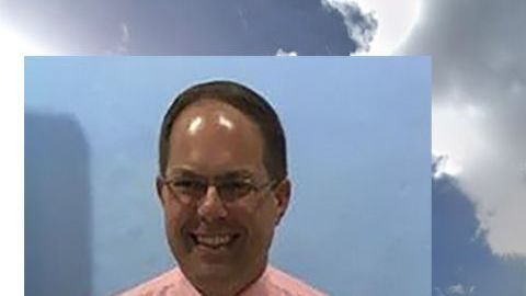 El pastor Kit Robison