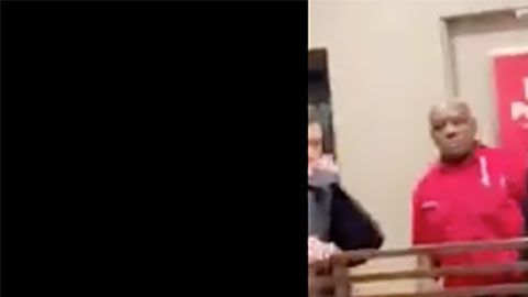 El hombre que inició la pelea enfrenta un cargo por delito grave.