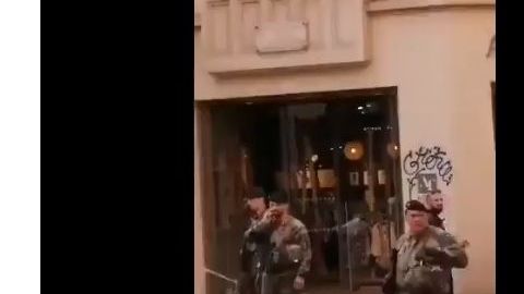 Agentes militares en la escena