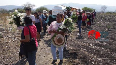 La población despidió al pequeño Santiago.