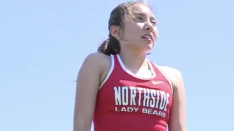 Anya Sifuentes pasó de ser una adolescente normal a tener que cuidar de toda la familia.