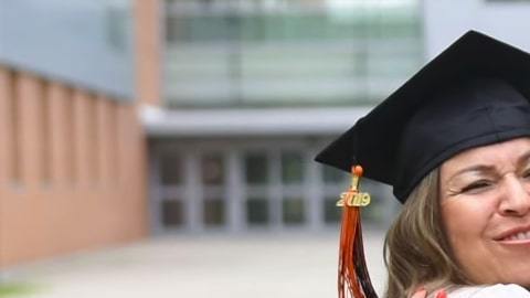 Sandra Murillo y su hija Katherine se graduaron el mismo día.