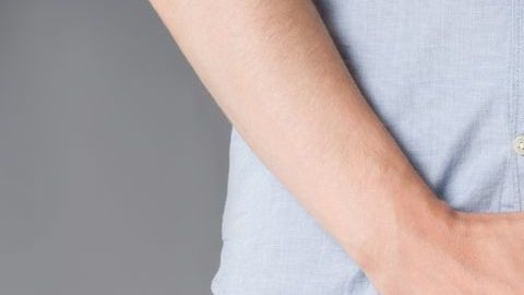 El hombre, al parecer, padece de sus facultades mentales.