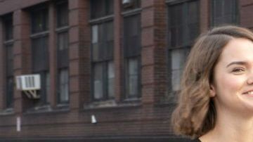 K.J. Apa y Maia Mitchell en "The last summer"