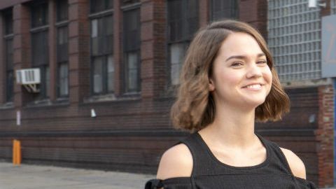 K.J. Apa y Maia Mitchell en "The last summer"