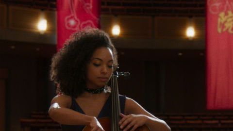 Logan Browning y Allison Williams en "The perfection"